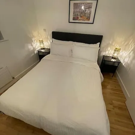 Fabulous Leeds Center Urban Loft Apartment