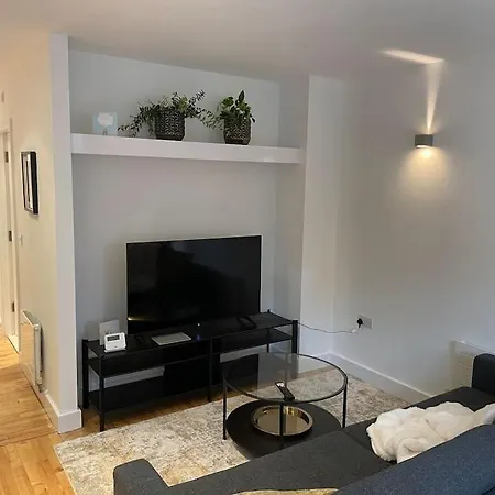 Fabulous Leeds Center Urban Loft Apartment *